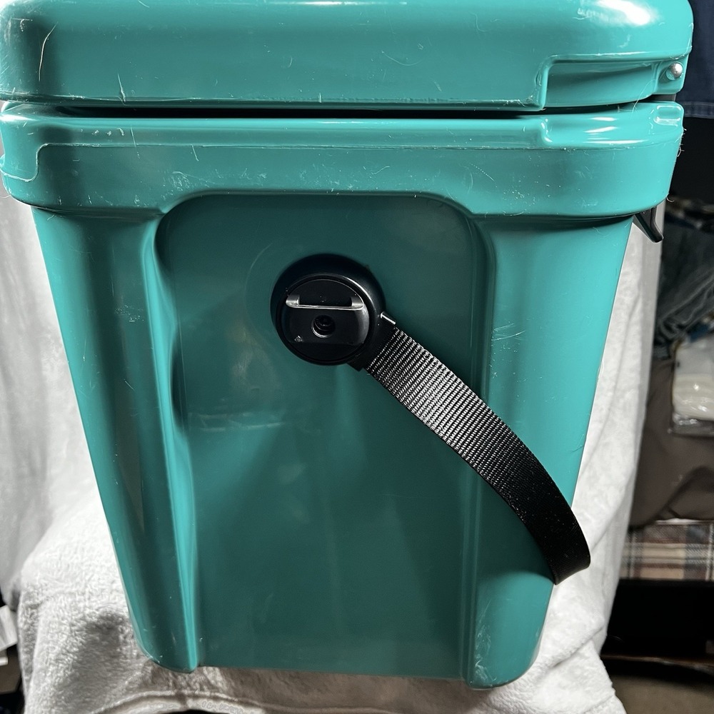 YETI Roadie 24 Cooler Aquifer Blue Discontinued Color - Picture 4 of 8